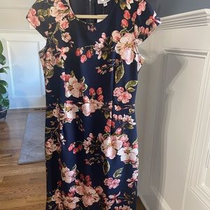 Spring floral print dress with half sleeves.
